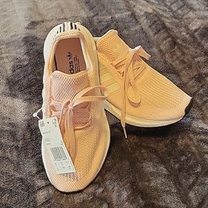 Light pink Adidas cloth running shoes